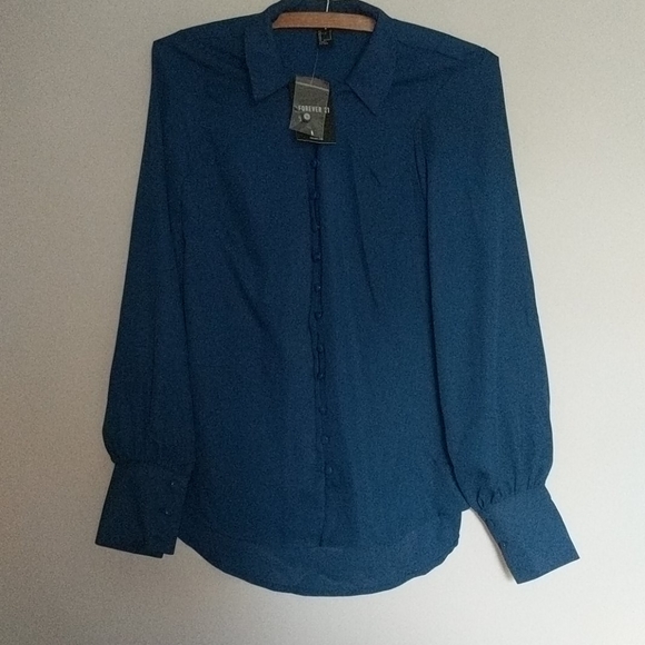 Button-Front Top - Picture 4 of 9